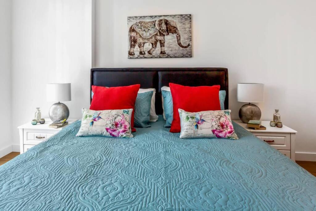 Апартаменти Stunning 2 Bed/2 Bath In Town Centre & Parking! Бракнелл Екстер'єр фото